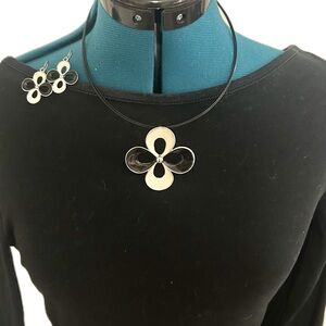 60s mod inspired Black and White Flower Pendant Necklace and Earring Set